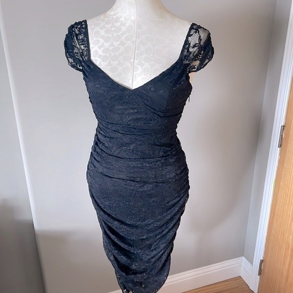 Express Ruched Lace Dress - Picture 3 of 8